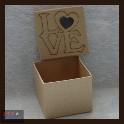 Kocka alakú doboz egyedi mintával