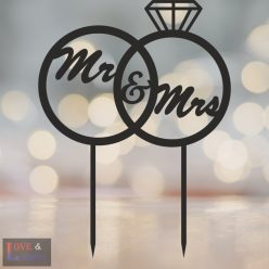 Mr & Mrs gyűrűben feliratos tortadísz 