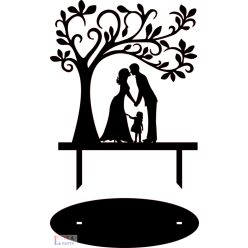   Menyasszony vőlegény kislánnyal  fa alatt mintás esküvői tortadísz 