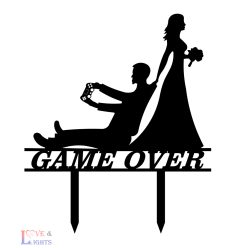   Videójátékos esküvői tortadísz – Game Over design, egyedi felirattal