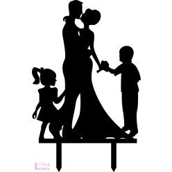 Esküvői tortadísz nászpár gyerekekkel mintás