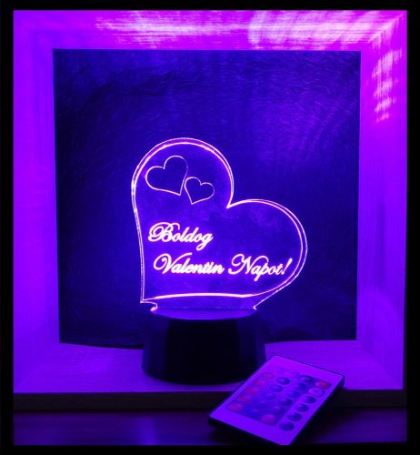 Szív alakú lámpa egyedi felirattal 