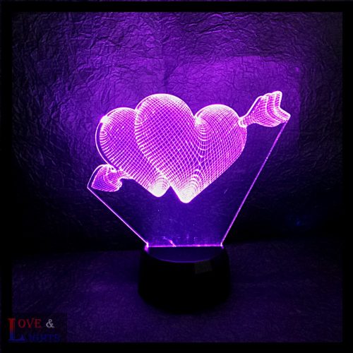 Szívek nyíllal mintás illúzió lámpa egyedi felirattal