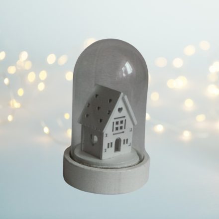 Karácsonyi házikó, üvegbúrában, LED-es világítással